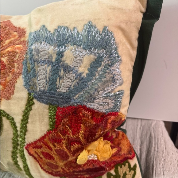 Pair (2) of Vintage Pier 1 Floral Embroidered Accent Pillows - Picture 11 of 12